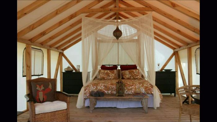 Where are you staying on your wedding night?