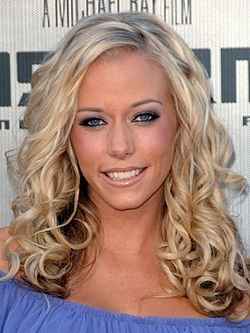 Find pics for me please. Straight hair.