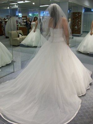 post your wedding  dress pic thanks.