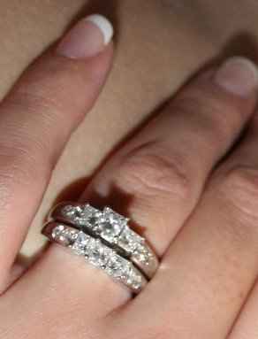 Alright ladies! Let's see those gorgeous rings...