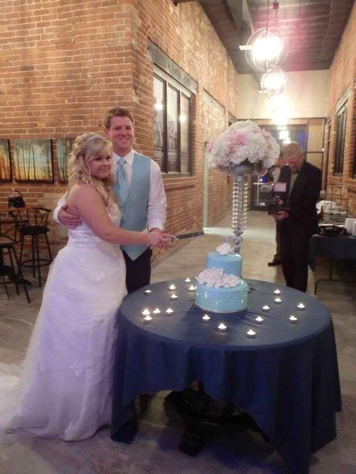 BACK AND MARRIED! (non-pro pics)