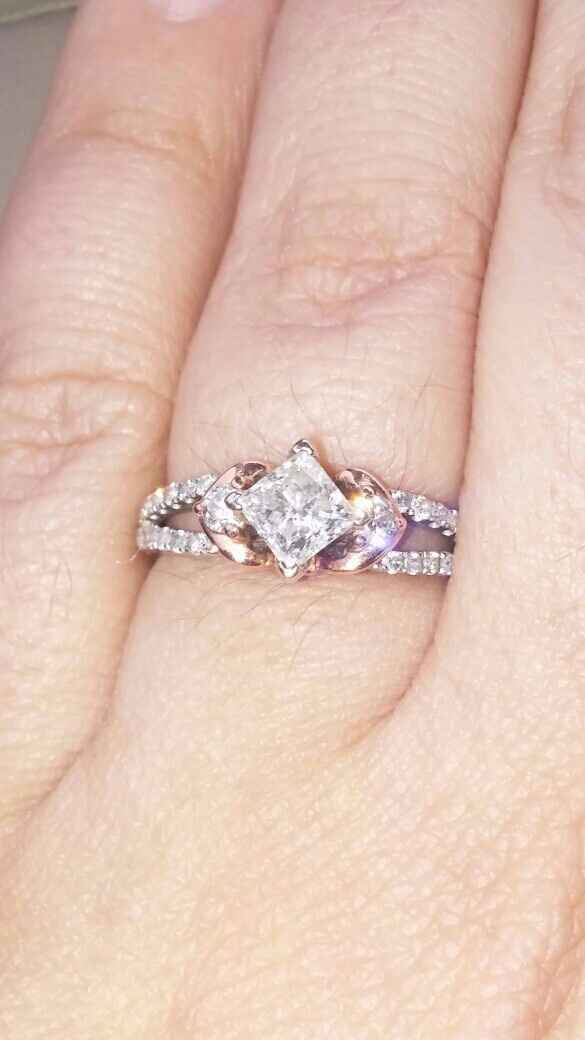 <3 my Engagement Ring!