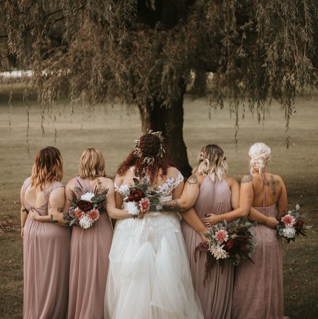 Complete diy wedding from flowers to even accessories and all decorations. My Wedding was nothing sh