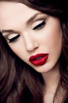 How to do eyes with red lips?