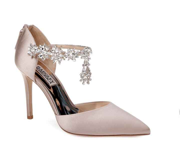 Need shoe ideas for Wtoo Pippin - 3