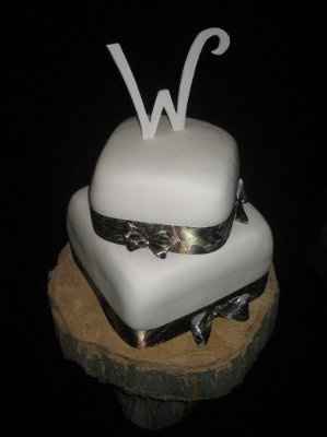 Pink wedding cake? Help.