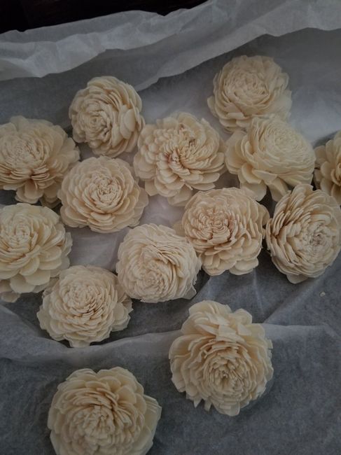 Bouquets and corsages and boutonnieres: Is anyone DIYing? - 1