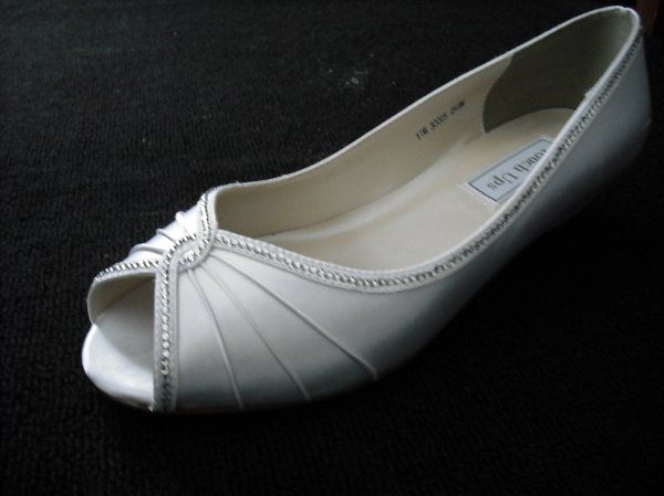 Not Wearing Heels On My Wedding Day-- Anyone Else?