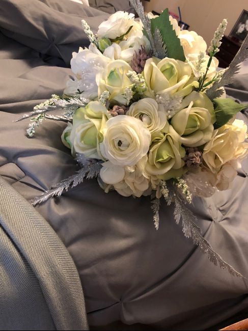 Let’s see everyone’s bridal bouquets! 10