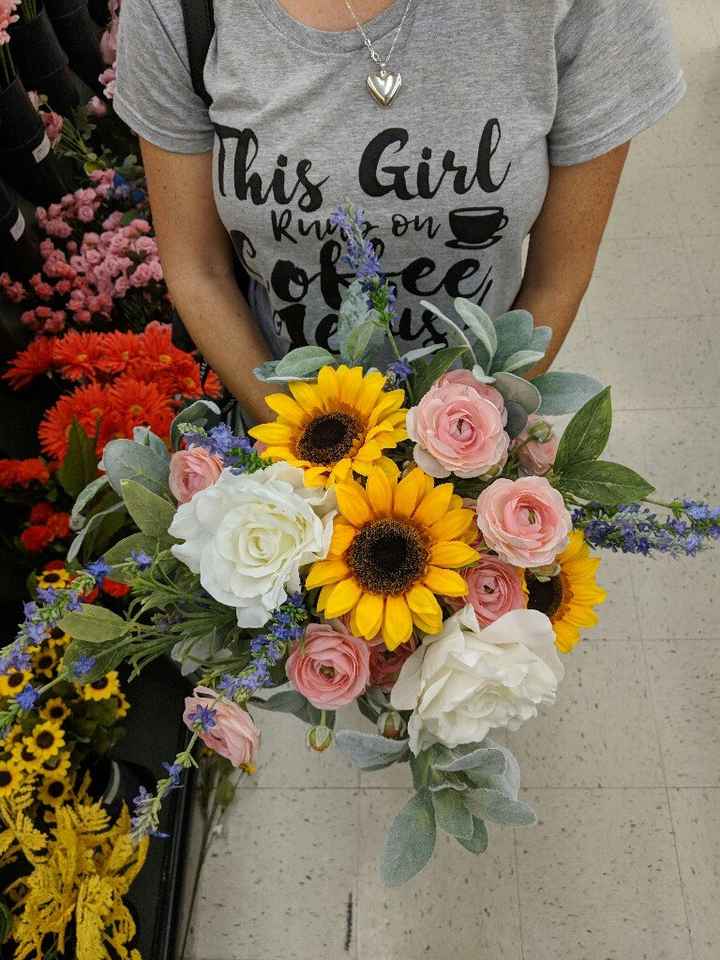 What kind of flowers? Real, faux, sola, or paper? - 1