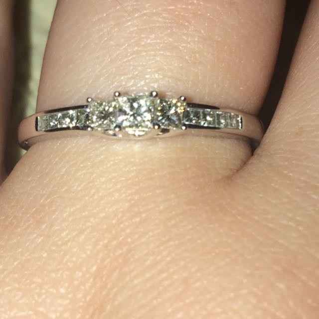 Uno más ring post