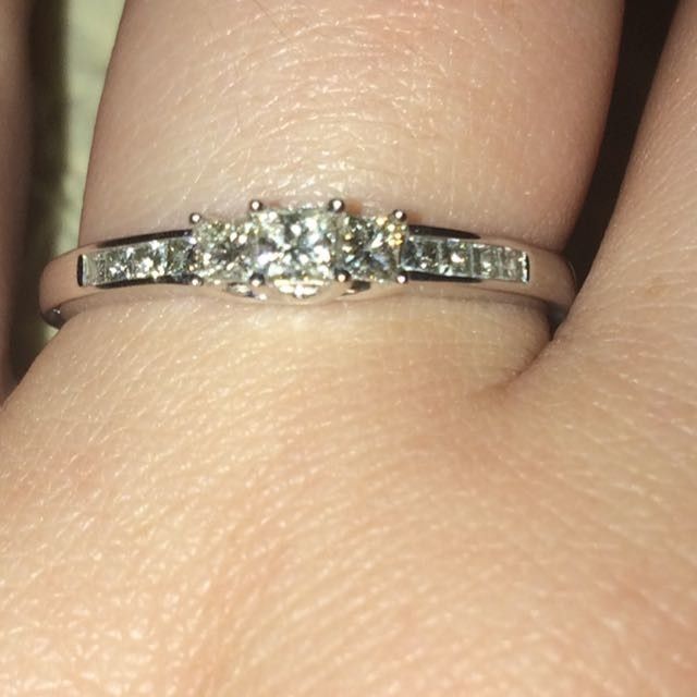 Uno más ring post