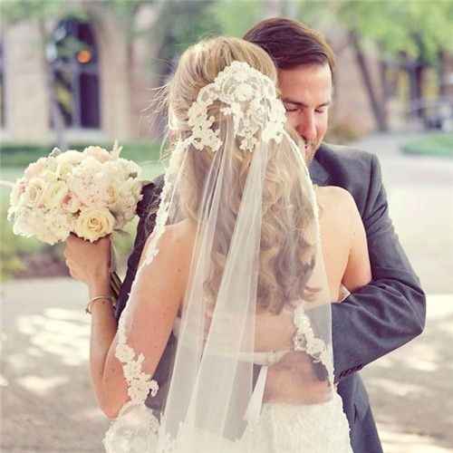 Anyone know where I can find a veil like this?