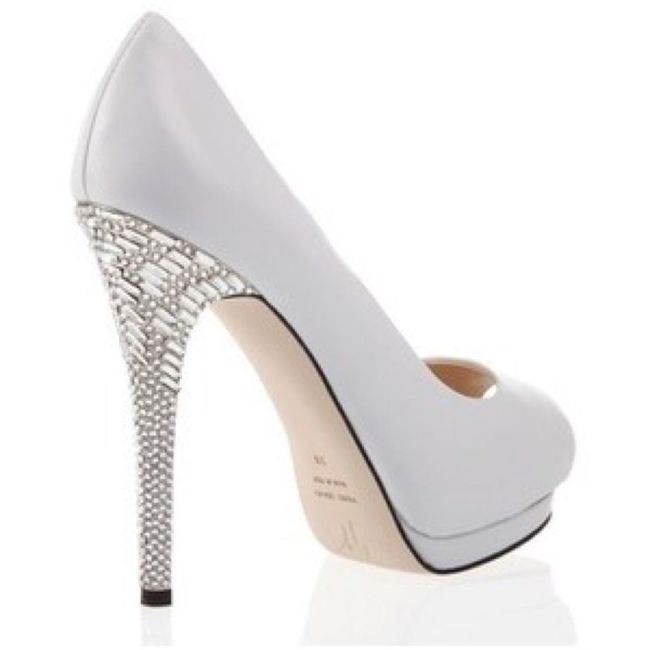 Share your wedding shoes!