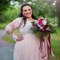example of a wedding dress I adore! It's got a white bodice and light pink skirt.