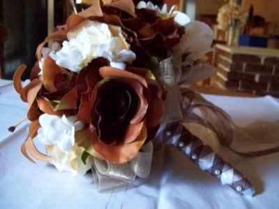 let see yours or bridemaids DIY Silk Flower Bouquets!