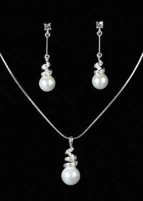 Bridal Jewelry: Fashion Help, Please!