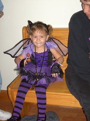 NWR: Halloween pics of by lil' one...