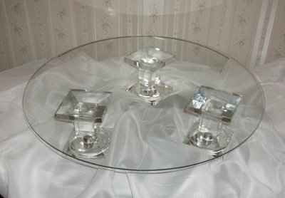 HELP!!  Glass under wedding cake
