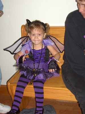 NWR: Halloween pics of by lil' one...