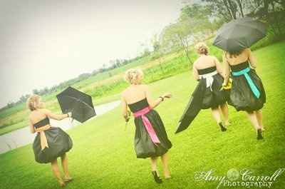 Black and White Colors for a summer wedding? with green sashes for girls, and green ties for guys?