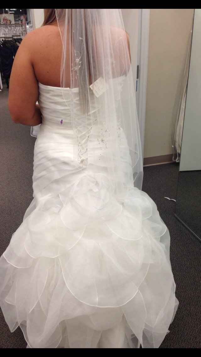 Plus size or full figured brides, let's see those gowns!