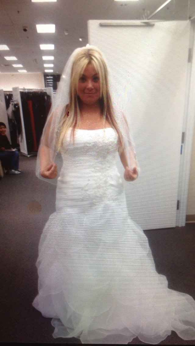 Plus size or full figured brides, let's see those gowns!