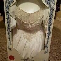 Queen Anne neckline and sleeves