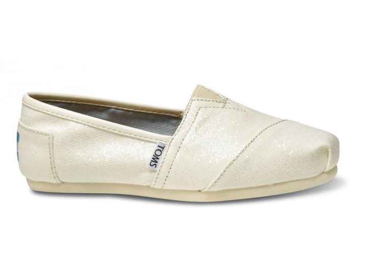 Have no idea what shoes to wear with dress!