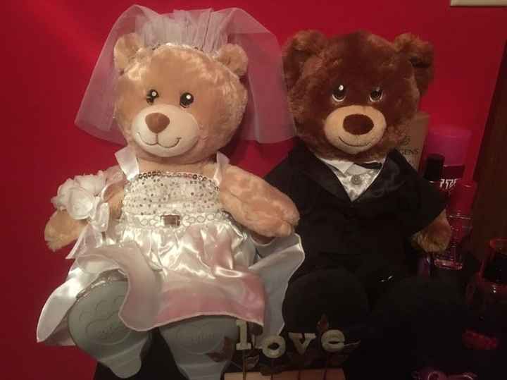 Share your guest books and gift ideas for bridal party/parents please!