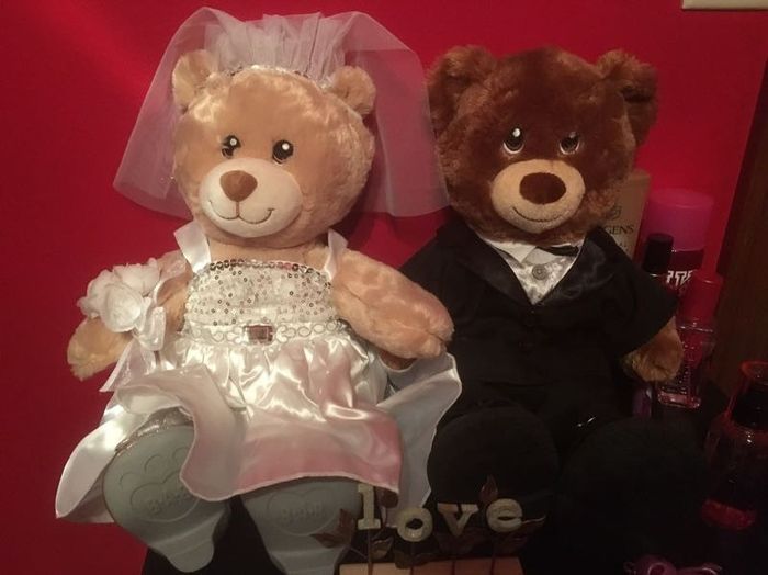 Share your guest books and gift ideas for bridal party/parents please!