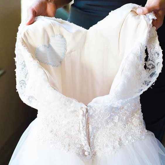 Fabric heart sewn into dress (@teresamariephotos)