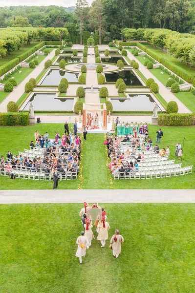 4 - Sparkling New York Castle Wedding: