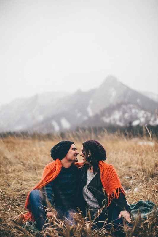 Picnic in a field e-pics