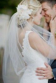 Messy bun with veil 2