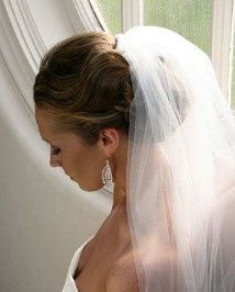 Messy bun with veil 4