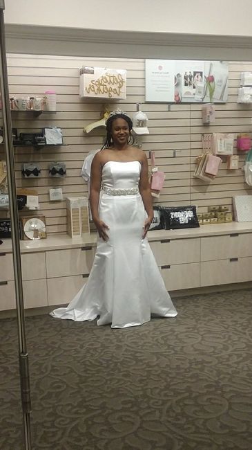 Should my jewelry/accessories match my engagement ring? - 2