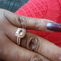 Should my jewelry/accessories match my engagement ring? - 1