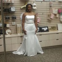 Should my jewelry/accessories match my engagement ring? - 2