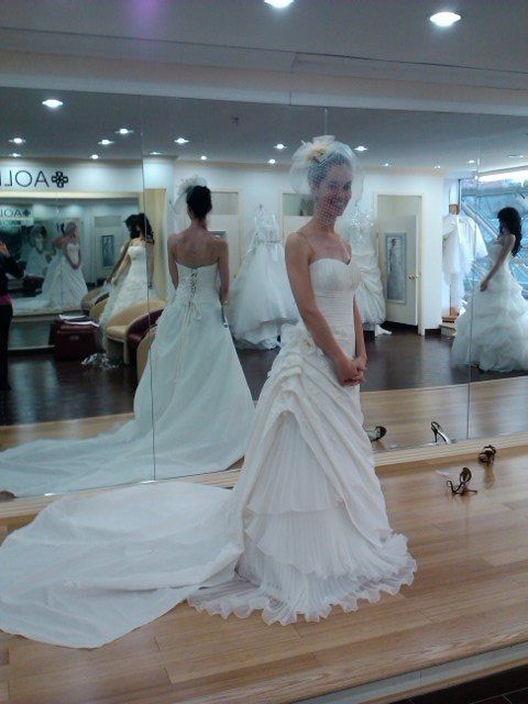 Show us your wedding dress!!!!!!