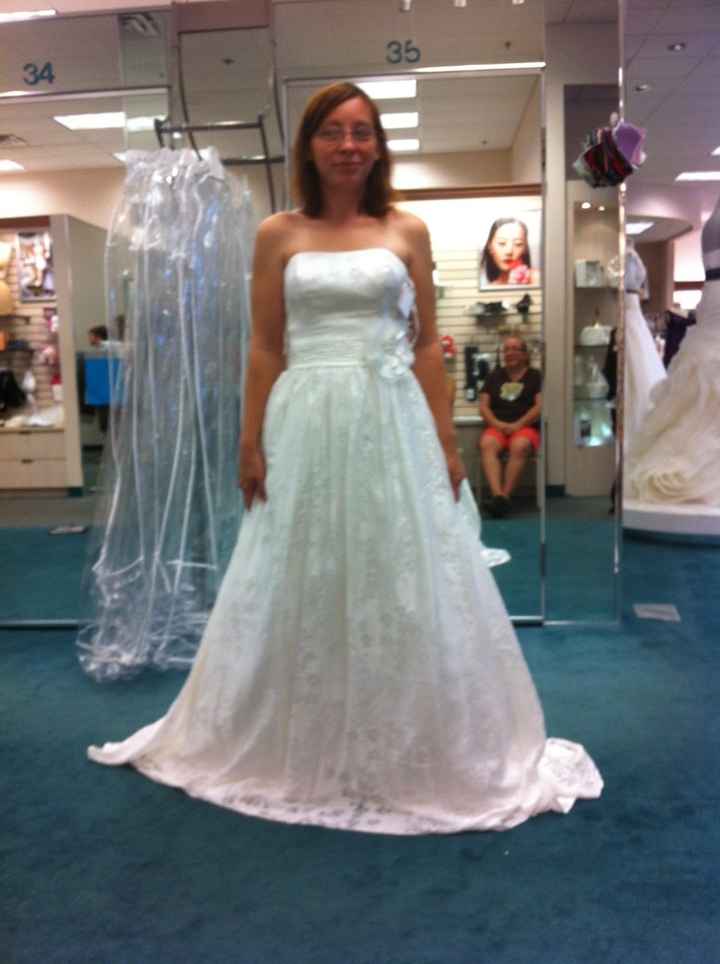 Show us your wedding dress!!!!!!