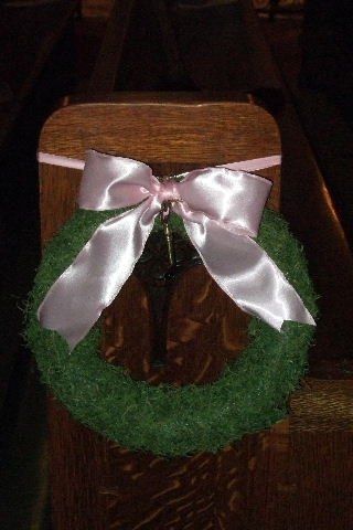 Pew Wreaths - Pics Of Them On the Pews On Page 2- Help!