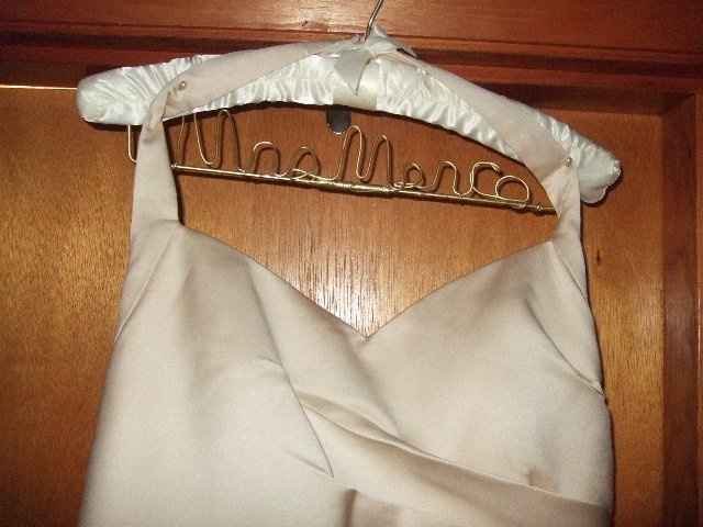 I'm craving wedding!!! Share with me your wedding pics!! please....