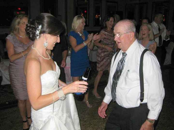 I'm craving wedding!!! Share with me your wedding pics!! please....
