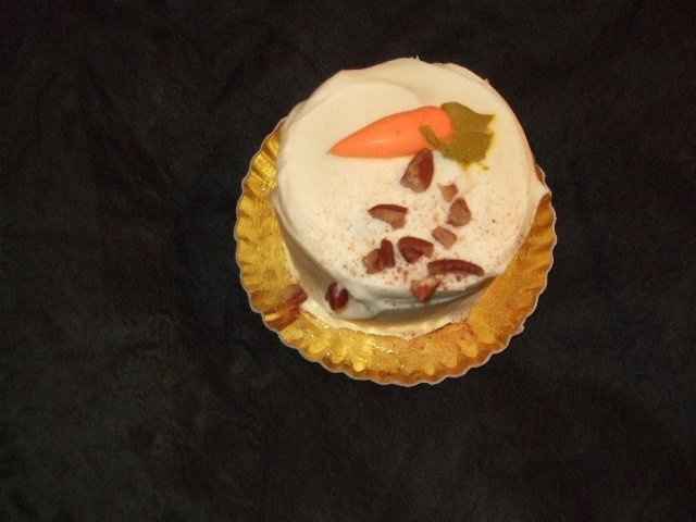 Who ate their wedding cake on their anniversary?