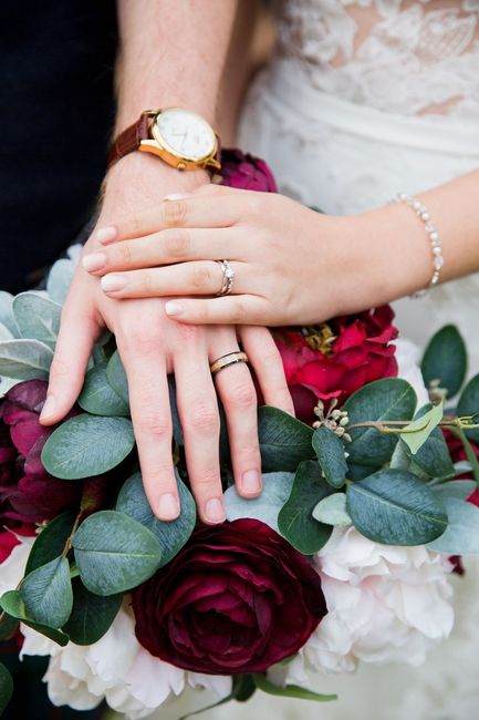 Where to save on bouquets and boutonnieres? 3