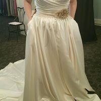 Any size 12/14 brides care to share?