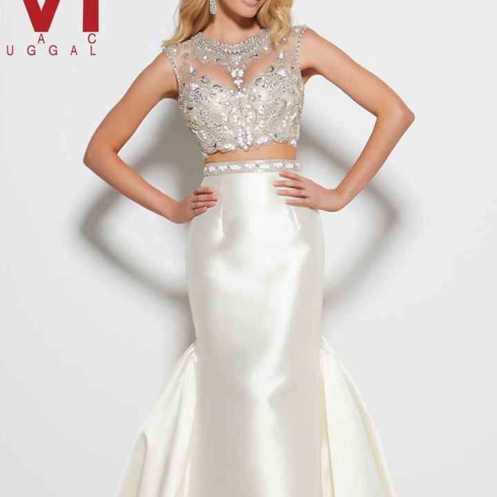 Sleeves, sleeveless, or showing off your shoulders? - 1