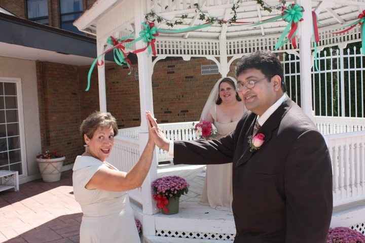 Anyone else the unofficial wedding planner for friends or coworkers?