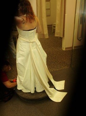 wedding dresses!!! let's see them, ladies!